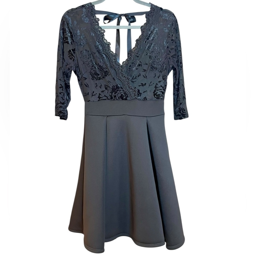 January 7 Lace and scuba like material mini dress size M